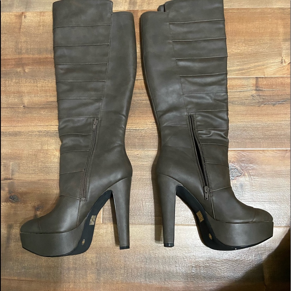 Jessica Simpson knee high/over the knee boots size 9